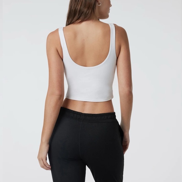 Vuori Daily Crop Tank Sz S In White - Picture 2 of 7